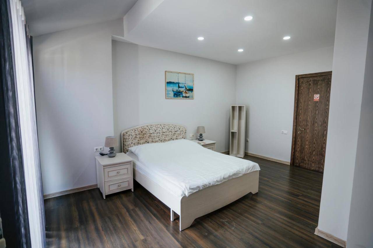 West Apart Hotel Batumi Exterior foto