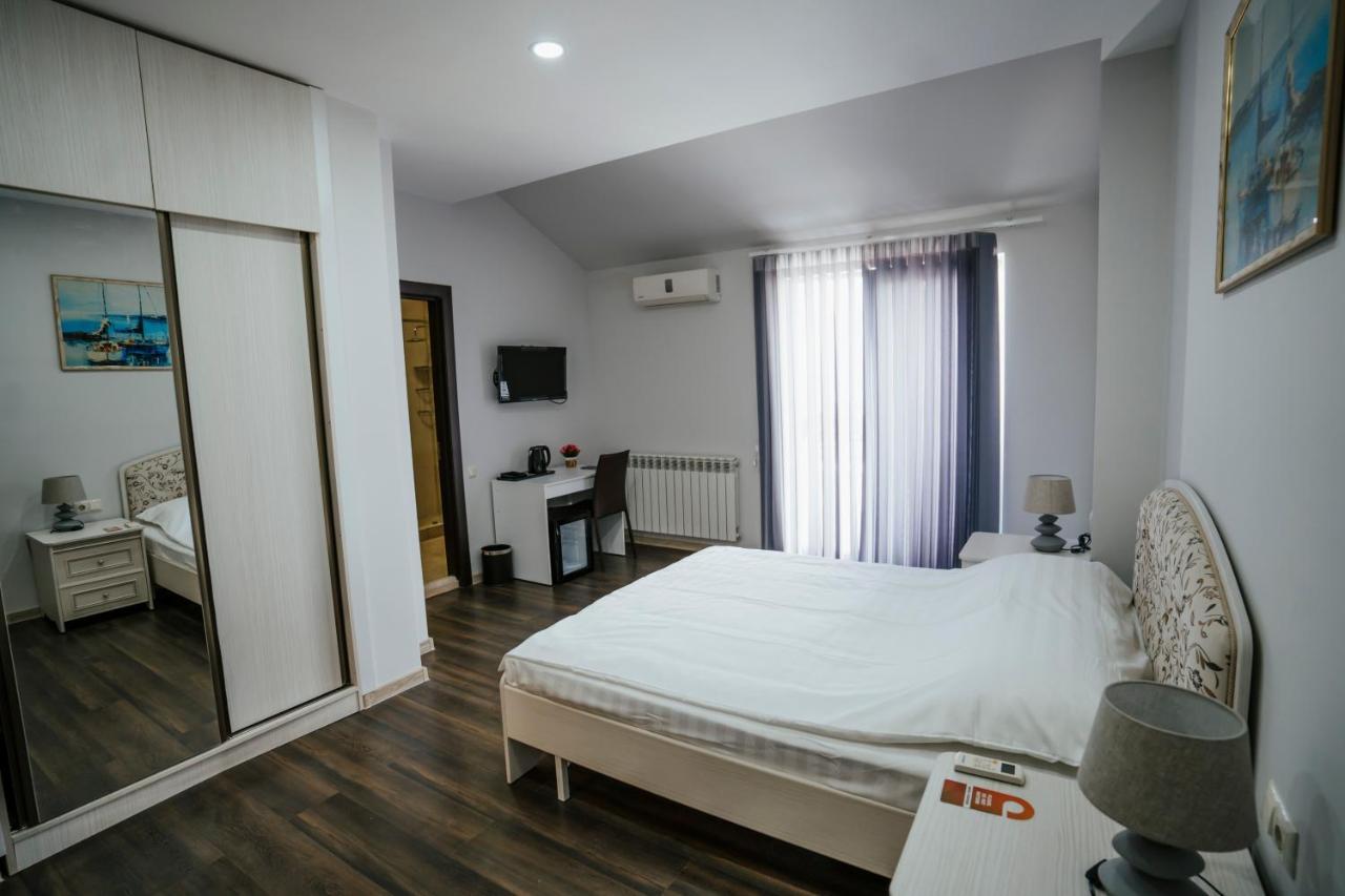 West Apart Hotel Batumi Exterior foto