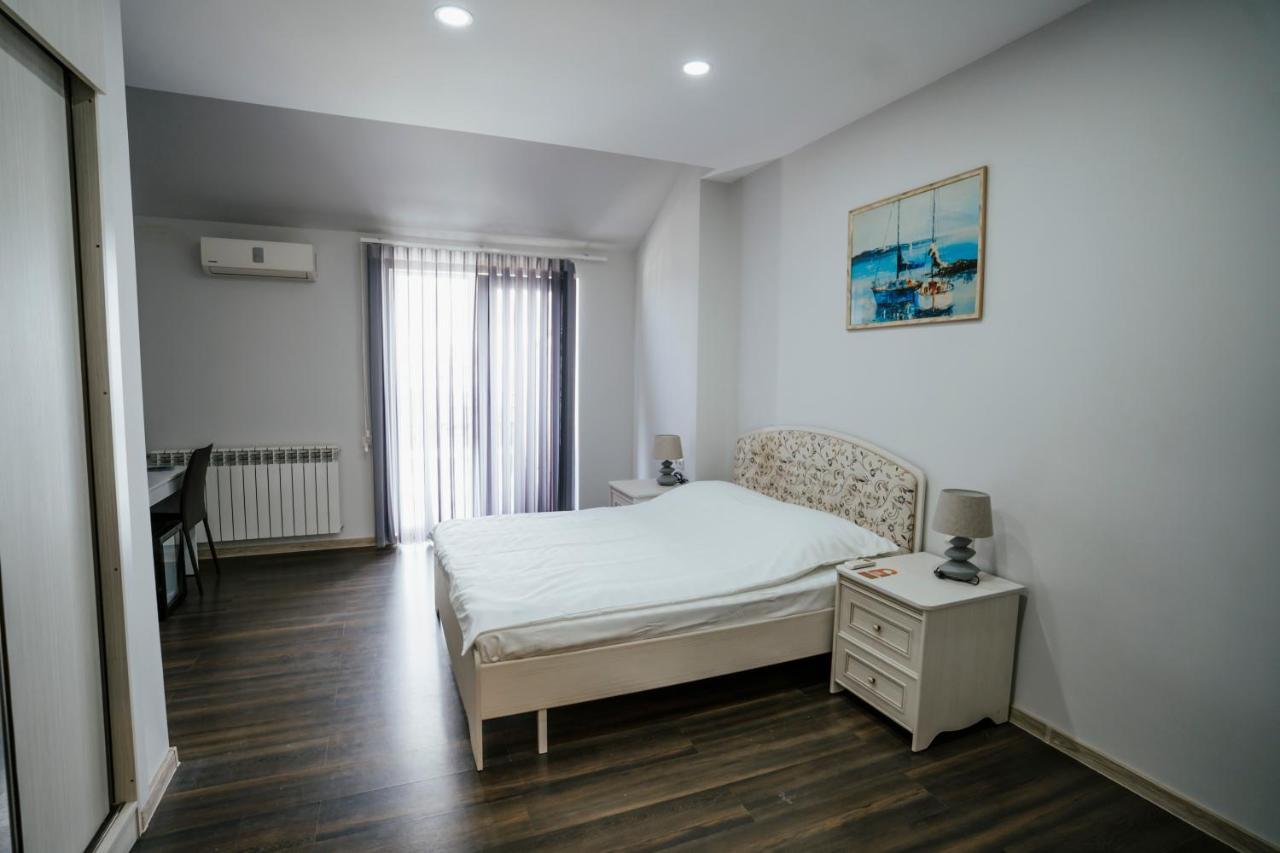 West Apart Hotel Batumi Exterior foto